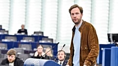 Ο Damian Boeselager του Volt μιλάει στο Ευρωπαϊκό Κοινοβούλιο τον Απρίλιο του 2024