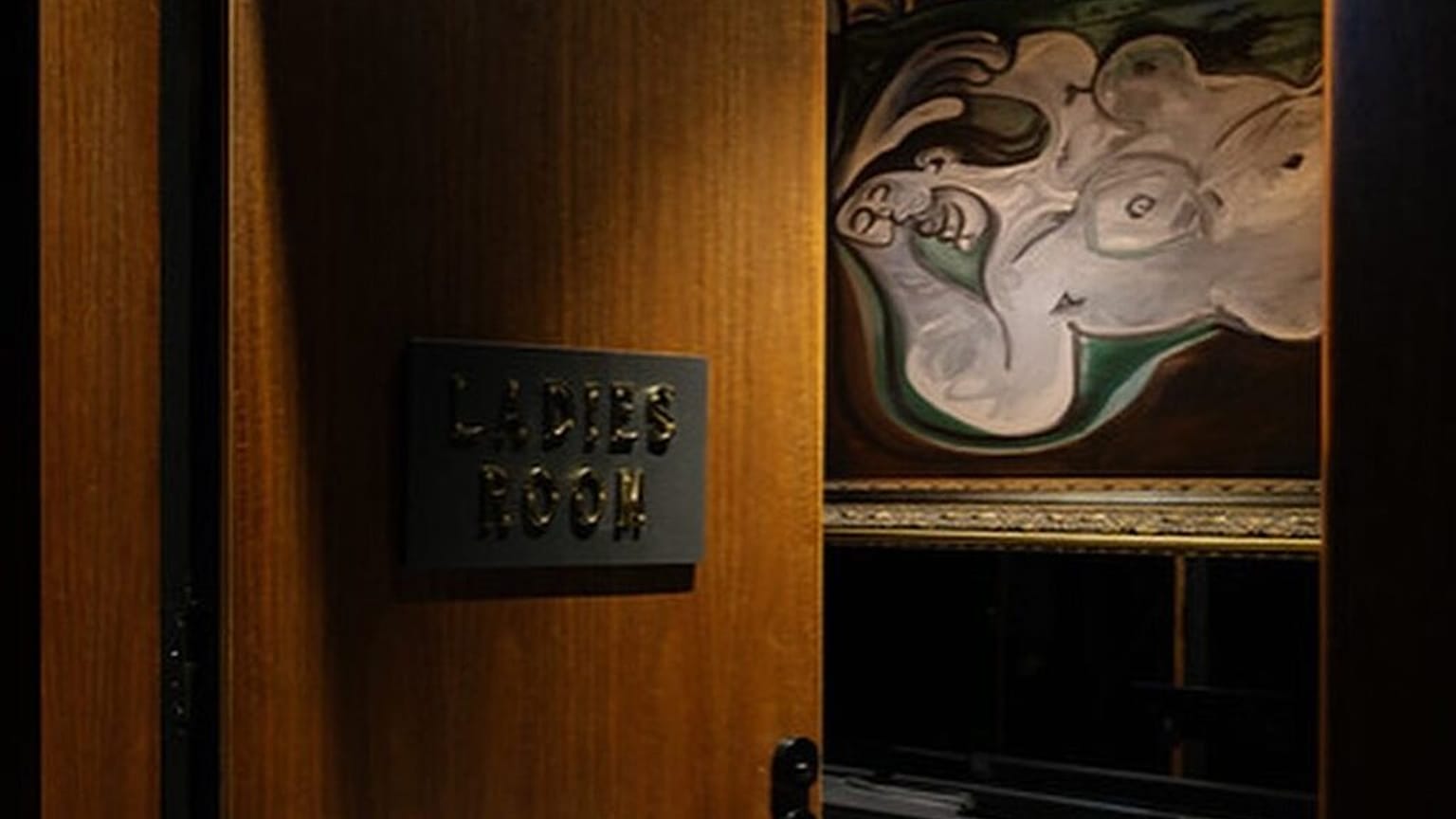 Obra de Picasso colgada en el aseo de mujeres de la galería Mona
