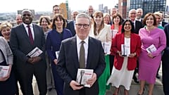 Der Vorsitzende der britischen Labour Party, Sir Keir Starmer mit der Parteispitze. Manchester, 18, Juni 2024 