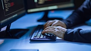 Η ΕΕ επέβαλε κυρώσεις σε έξι άτομα για επιθέσεις στον κυβερνοχώρο