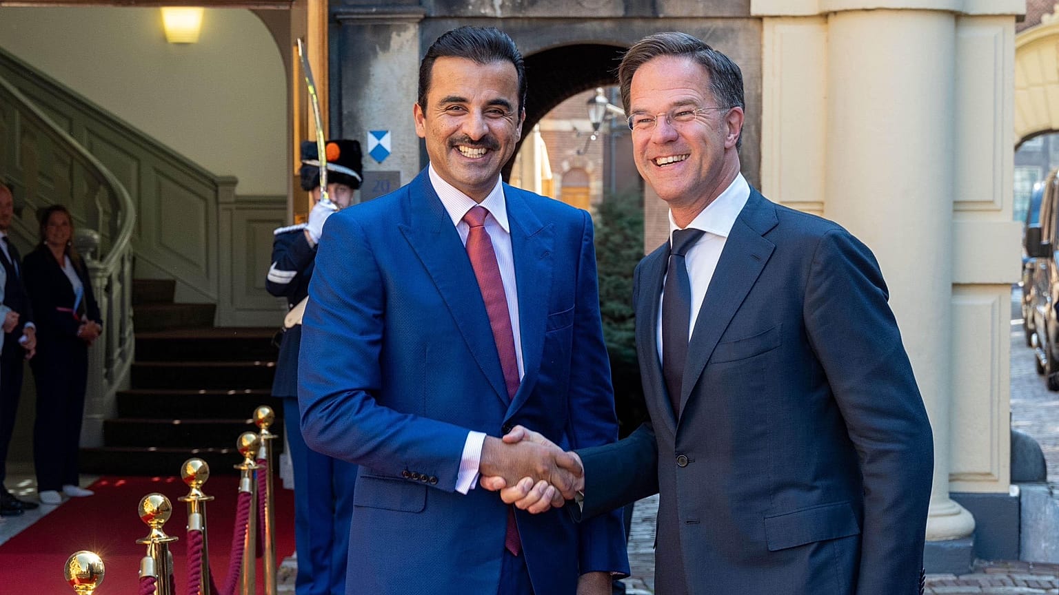 أمير قطر الشيخ تميم بن حمد آل ثاني ورئيس الوزراء الهولندي مارك روته