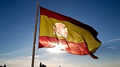 Archivo: Una bandera española ondea sobre el horizonte de Madrid, el lunes 2 de julio de 2012. 