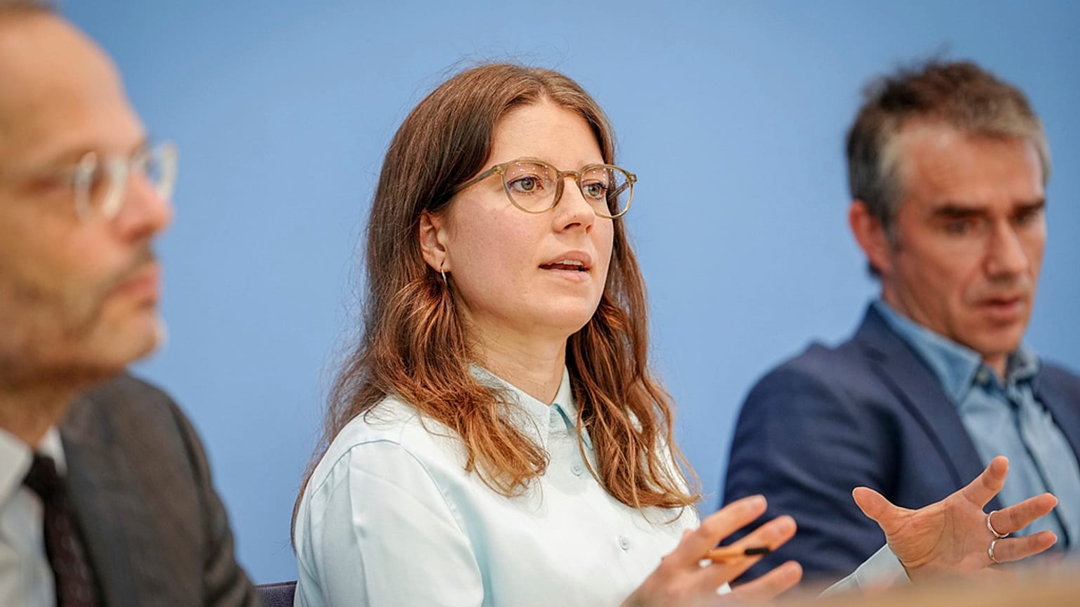 Co-Autorin Bianca Loy bei der Vorstellung des RIAS-Berichts.
