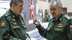 Uluslararası Ceza Mahkemesi, eski Rusya Savunma Bakanı Sergey Şoygu ve Genelkurmay Başkanı Valeri Gerasimov hakkında tutuklama emri çıkardı.