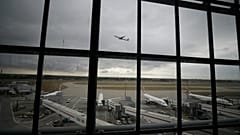 Aviones de British Airways estacionados en el aeropuerto londinense de Heathrow.