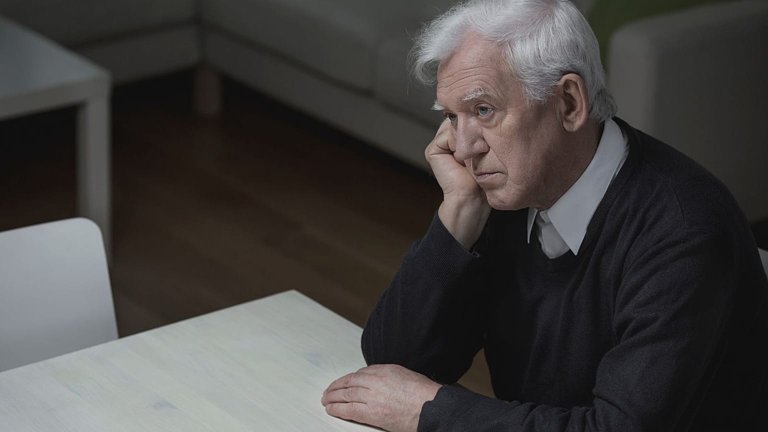 Um novo estudo demonstrou que a solidão pode estar associada a um maior risco de acidente vascular cerebral (AVC) entre os adultos mais velhos