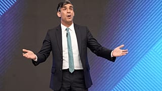 El primer ministro británico, Rishi Sunak, se dirige a la audiencia durante el debate electoral de Sky News, en Grimsby, Inglaterra, el miércoles 12 de junio de 2024.