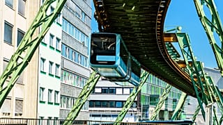 Wuppertal Schwebebahn مورد علاقه گردشگران و مسافران است.