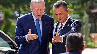 Cumhurbaşkanı Recep Tayyip Erdoğan (solda) ile CHP Genel Başkanı Özgür Özel 11 Haziran'da CHP Genel Merkezi'nde görüşmüştü.