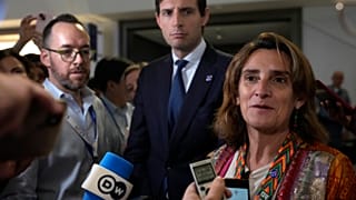 Αρχείο: Ο Ribera μιλάει στον Τύπο κατά τη διάρκεια της COP28 στο Ντουμπάι τον Δεκέμβριο του 2023.