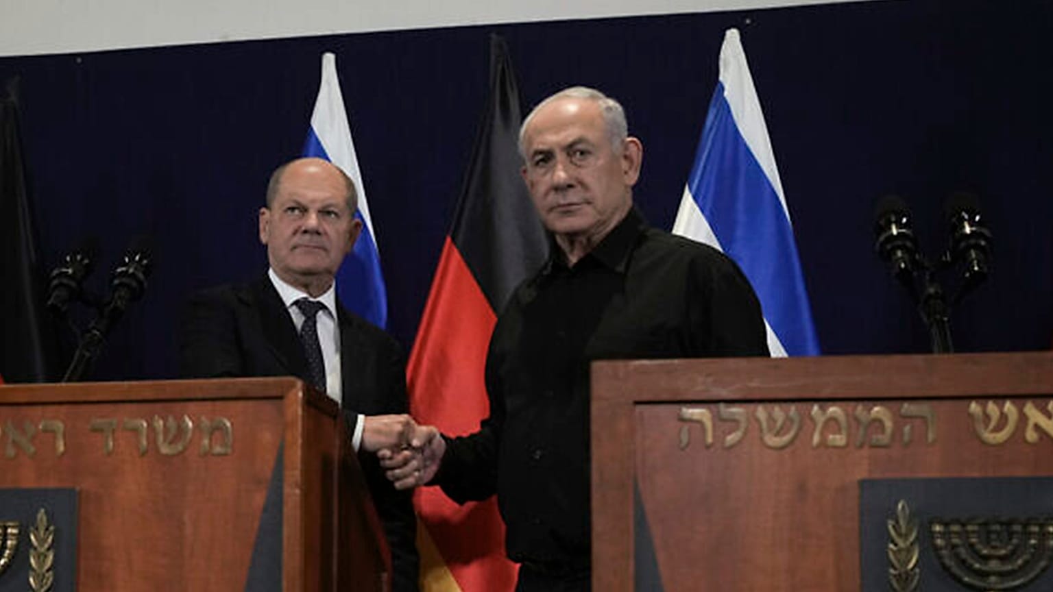 Almanya Başbakanı Olaf Scholz (solda) ve İsrail Başbakanı Binyamin Netanyahu, 17 Ekim 2023