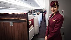 FLUGBEGLEITERIN VON QATAR AIRWAYS IN KATAR, 2014