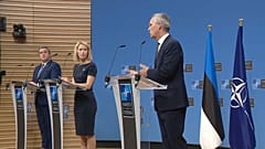 Kaja Kallas und Jens Stoltenberg sprechen auf der NATO-Pressekonferenz in Brüssel.