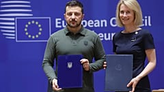 A primeira-ministra da Estónia, Kaja Kallas, e o presidente da Ucrânia, Volodymyr Zelenskyy.27 junho 2024