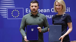 A primeira-ministra da Estónia, Kaja Kallas, e o presidente da Ucrânia, Volodymyr Zelenskyy.27 junho 2024