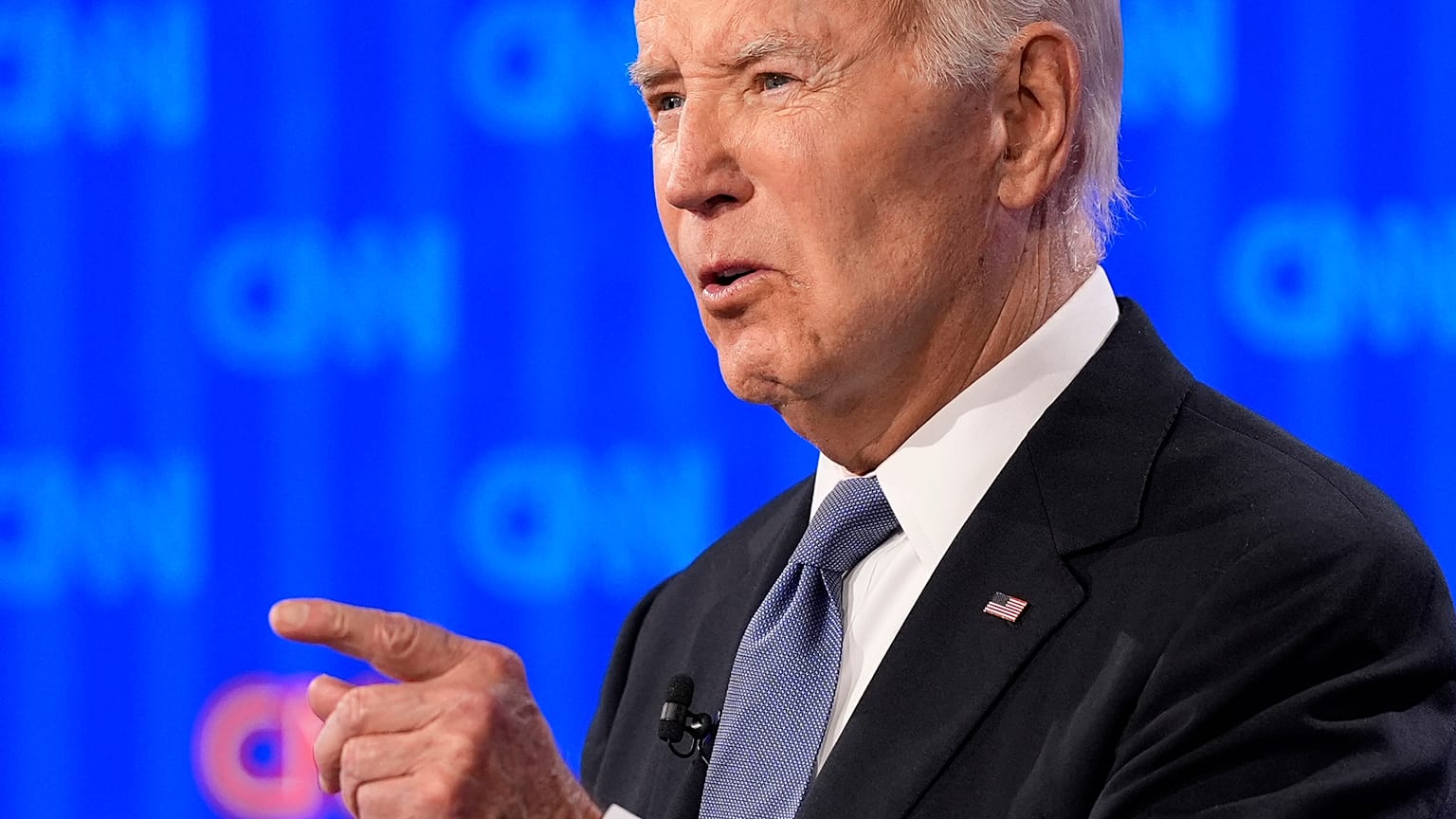 Joe Biden durante o debate com Donald Trump na CNN.