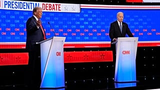 Donald Trump (solda) Joe Biden