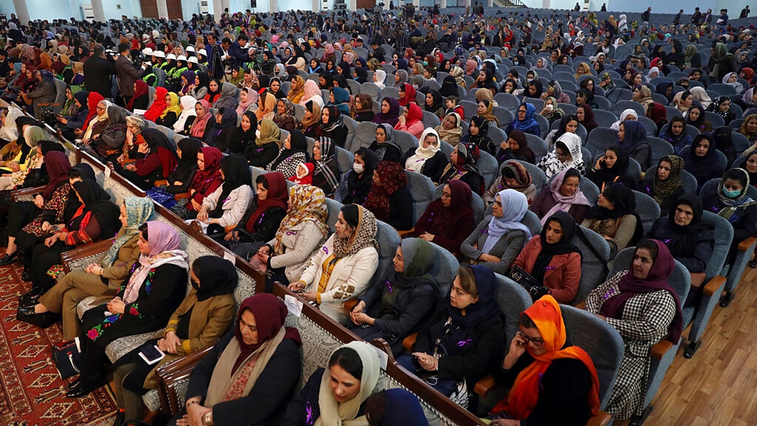 زنان افغان در مراسمی به مناسبت روز جهانی زن در مارس ۲۰۲۱، کابل، افغانستان