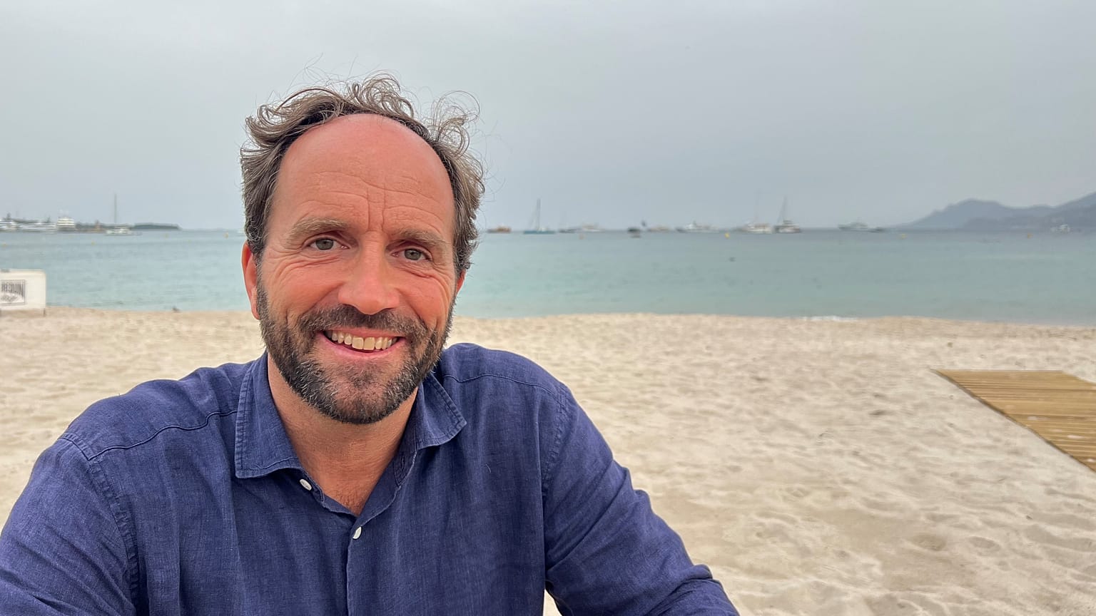 David Jones, Mitbegründer von Eine junge Welt 