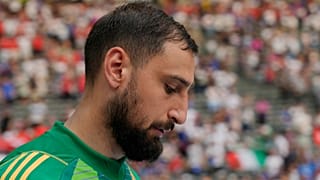 Gianluigi Donnarumma, capitão e guarda-redes da Itália, após a derrota da sua equipa por 2-0 contra a Suíça nos oitavos de final do Euro 2024 em Berlim, 29/06/2024
