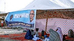 خيمة رفع عليها يافظة تحمل صور المرشحين للانتخابات الرئاسية في موريتانيا الغزواني وعبيد 