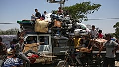 Palästinenser kommen in Khan Younis an, nachdem sie vor einer israelischen Boden- und Luftoffensive in der nahe gelegenen Stadt Rafah geflohen sind, 28. Juni 2024