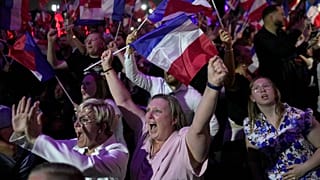 Reações dos apoiantes de Marine Le Pen após a divulgação das projecções dos votos em círculos eleitorais seleccionados. 30 junho 2024