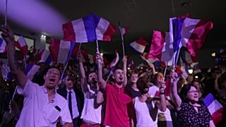 Marine Le Pen pártjának hívei ünnepelnek Észak-Franciaországban