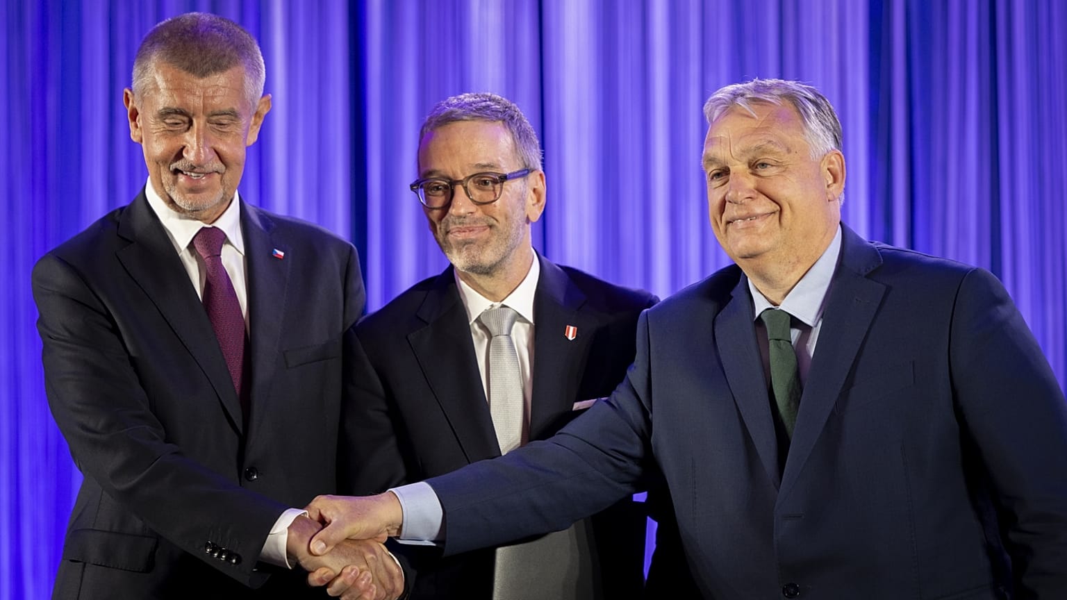 Orbán Viktor, Herbert Kickl FPÖ-elnök és Andrej Babis (ANO) volt cseh kormányfő Bécsben