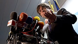 ΑΡΧΕΙΟ: Ο Puigdemont απευθύνεται στα μέσα ενημέρωσης τον Δεκέμβριο του 2017 στις Βρυξέλλες.