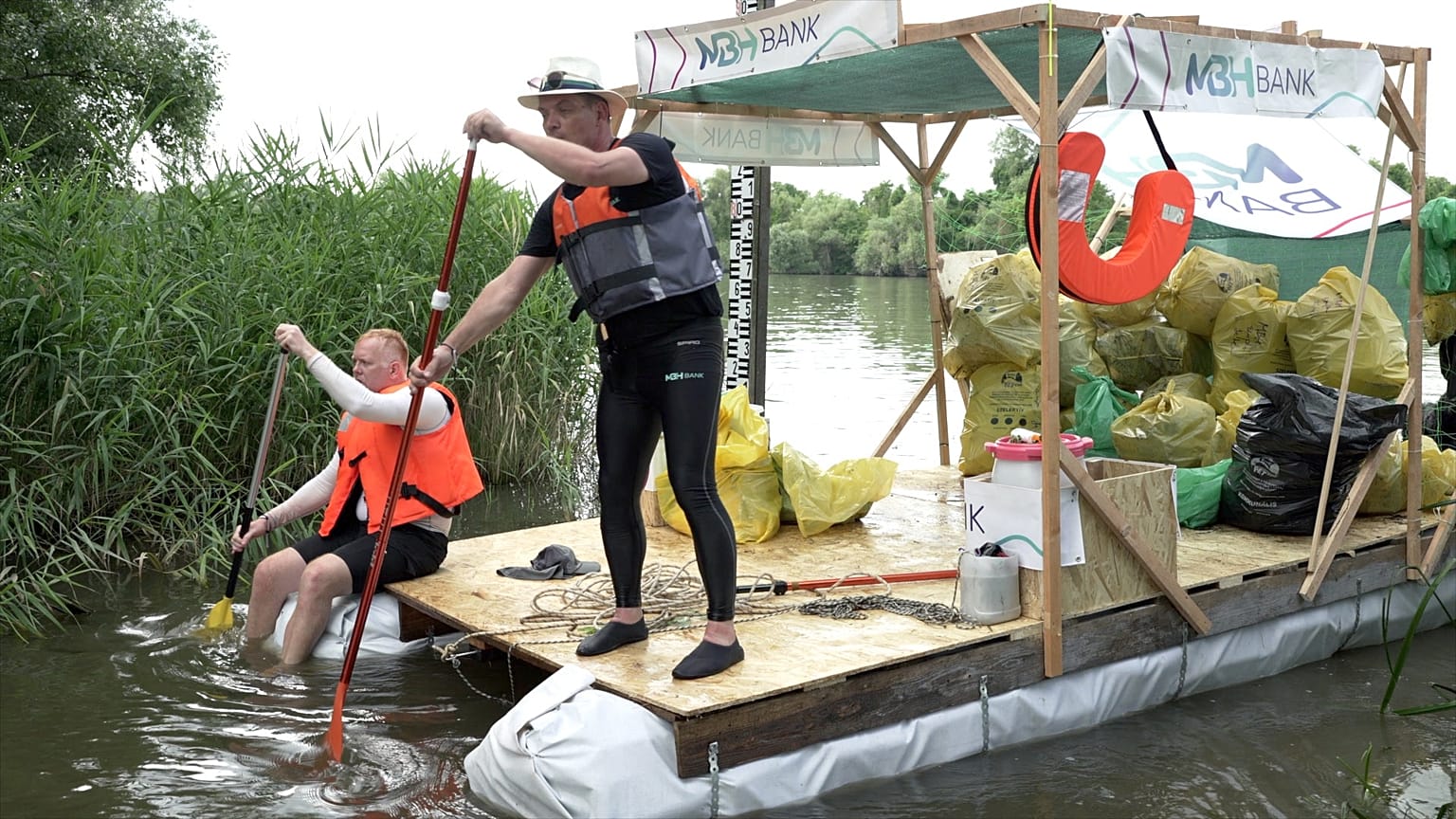 Die Wettbewerbsteilnehmer sammeln täglich rund eine Tonne Plastik.