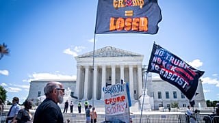 Trump elleni tüntetők a SCOTUS előtt