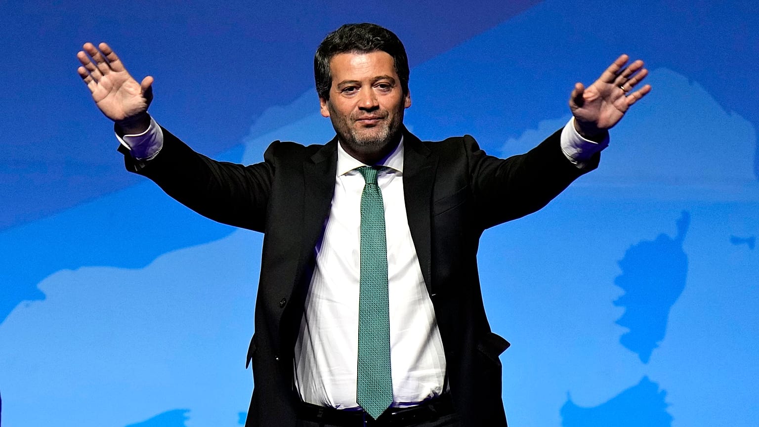 Chega'dan André Ventura "Avrupa için Vatanseverler" oluşumunu "tarihi bir fırsat" olarak değerlendirdi.