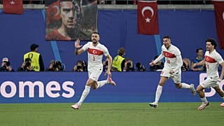 Η μπάλα στα δίχτυα της Ρουμανίας