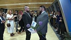 Ο Maksims Ringo και η Janis Locs έγραψαν ιστορία τη Δευτέρα, καθώς έγιναν το πρώτο ομόφυλο ζευγάρι της Λετονίας που καταχώρησε τη συμβίωσή του. 
