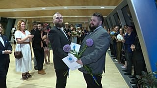 In Lettland hat sich das erste gleichgeschlechtliche Paar das Ja-Wort gegeben.