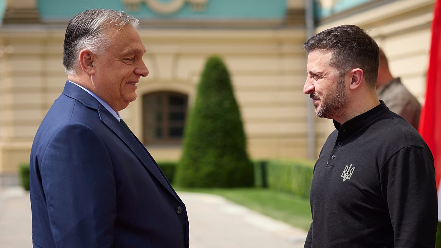 Volodymyr Zelenskyy accueille Viktor Orban à Kyiv, le 2 juillet 2024.