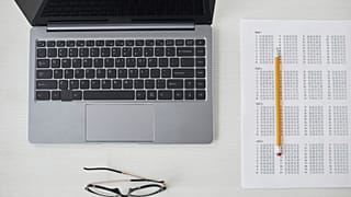 لم يتم اكتشاف جميع الطلبات التي تم إنشاؤها بواسطة الذكاء الاصطناعي (AI) تقريبًا في اختبار حديث لأنظمة الاختبارات في جامعات المملكة المتحدة. 