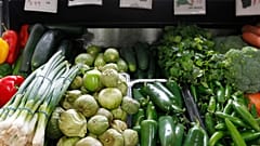 Einige der gesunden, frischen Lebensmittel, die in Lee's Food Mart in San Francisco, Kalifornien, am Donnerstag, 24. Januar 2013, erhältlich sind.