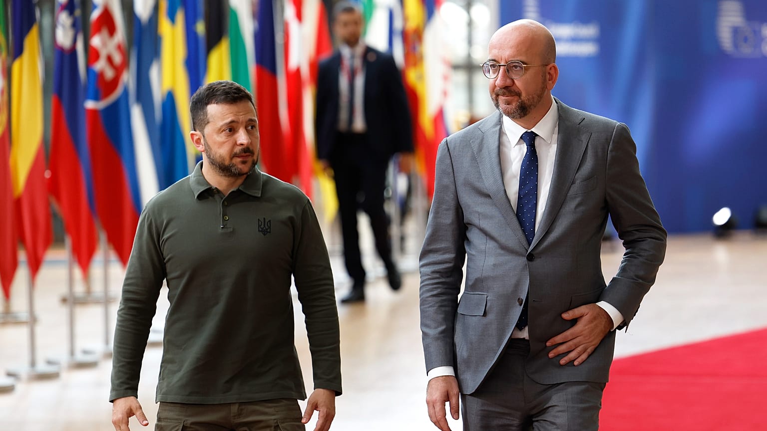 Ukraynalı Volodymyr Zelenskyy ve AB'den Charles Michel Brüksel'deki bir zirvede, Haziran 2024