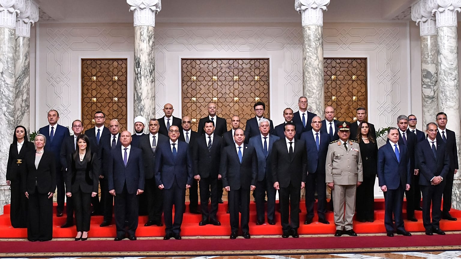 الحكومة المصرية الجديدة بعد أداء اليمين أمام الرئيس عبد الفتاح السيسي