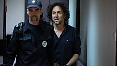 Le Français Laurent Vinatier, escorté dans une salle d'audience du tribunal du district de Zamoskvoretsky à Moscou, en Russie, le vendredi 7 juin 2024.