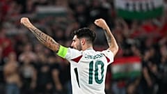 Szoboszlai Dominik a skótok elleni győzelmet (1-0) ünnepli a labdarúgó Európa-bajnokságon, a stuttgarti MHP Arénában 2024. június 23-án.