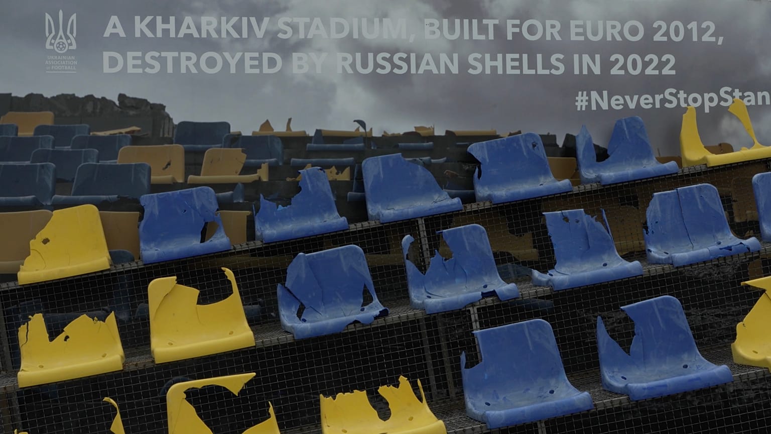 Gli spalti dello stadio Sonyachny di Kharkiv in mostra a Berlino