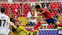 L'Espagnol Mikel Merino marque le deuxième but de son équipe lors du quart de finale contre l'Allemagne