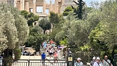 Der Eingang des Akropolis-Denkmals