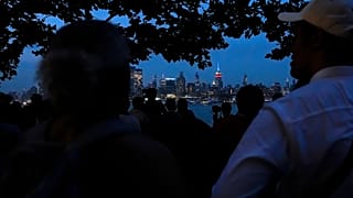 Neoyorquinos celebran el 4 de julio en Manhattan. 
