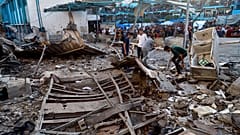 Mindestens 16 Menschen sind bei einem israelischen Luftangriff auf eine UN-Schule im zentralen Gazastreifen getötet worden. Zumeist Frauen und Kinder. 