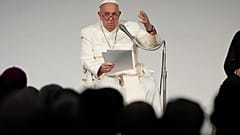 Papa Francis, 7 Temmuz Pazar günü İtalya'nın kuzeyindeki Trieste kentinde bulunan Generali Kongre Merkezi'nde İtalya'daki Katoliklerin 50. Sosyal Haftası katılımcılarıyla bir araya geldi