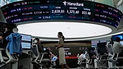 Евро подешевел на фоне новостей о победе левых ил на выборах во Франции